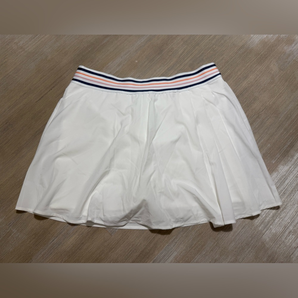 WHITE SKIRT W/ BUILT-IN SHORTS | Size XL